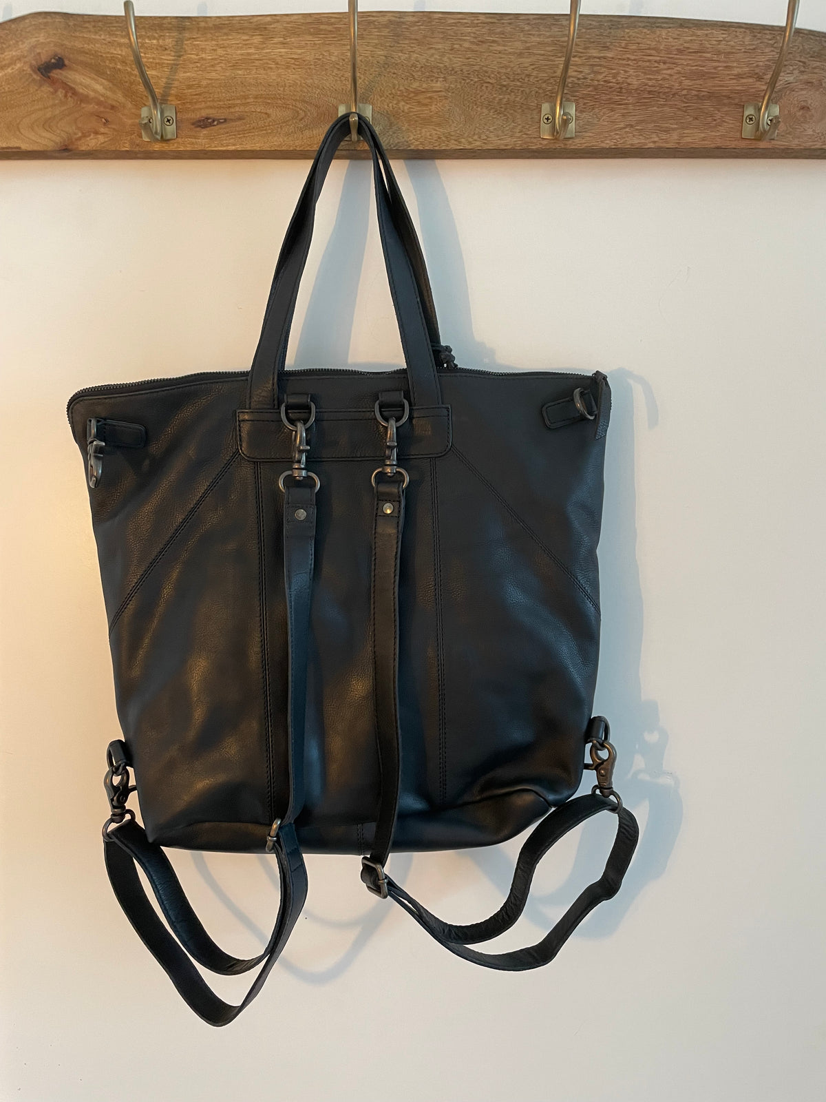 Hastings Convertible Tote/ Backpack Black Leather